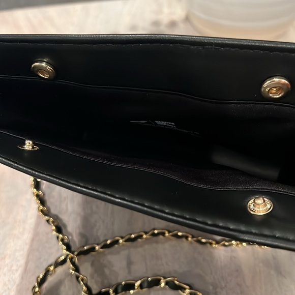 🆕YSL Black Shoulder Clutch + NEW YSL Satin lipstick 💄 RM - Picture 7 of 16